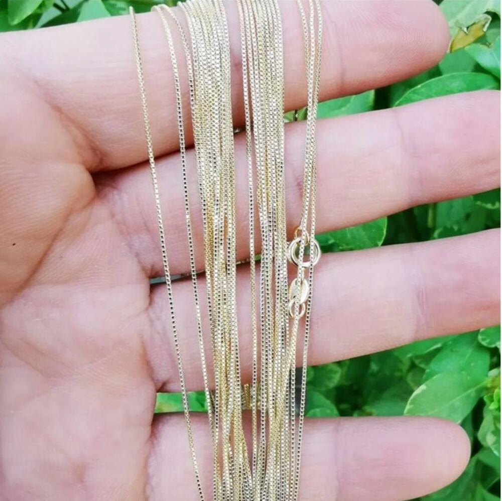 Aim Eternal presents a 0.6mm dainty box chain, an 18-inch layering necklace